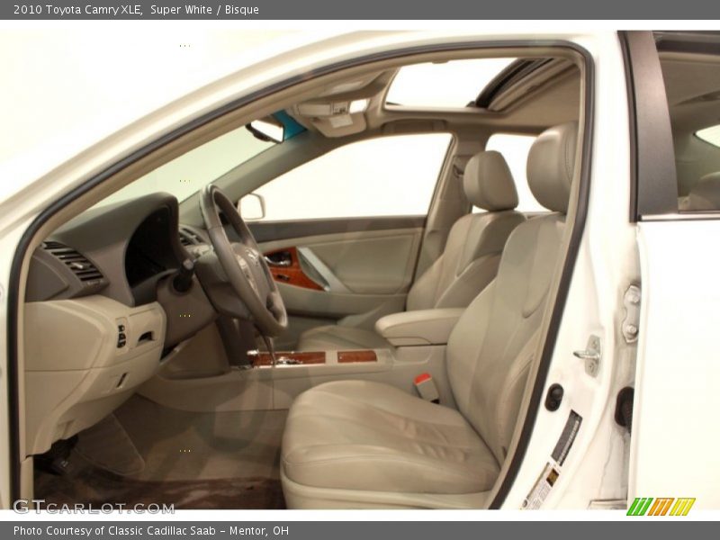 Super White / Bisque 2010 Toyota Camry XLE