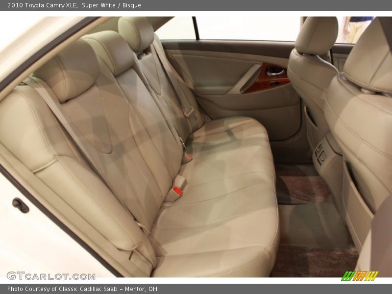 Super White / Bisque 2010 Toyota Camry XLE