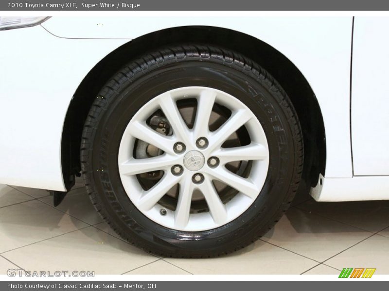 Super White / Bisque 2010 Toyota Camry XLE
