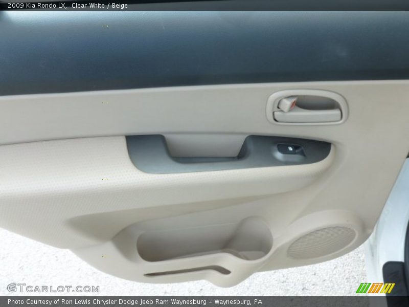 Clear White / Beige 2009 Kia Rondo LX