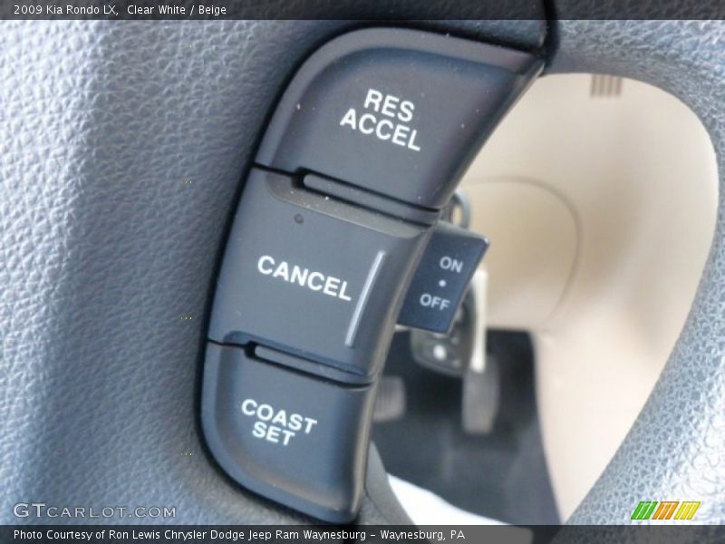 Clear White / Beige 2009 Kia Rondo LX