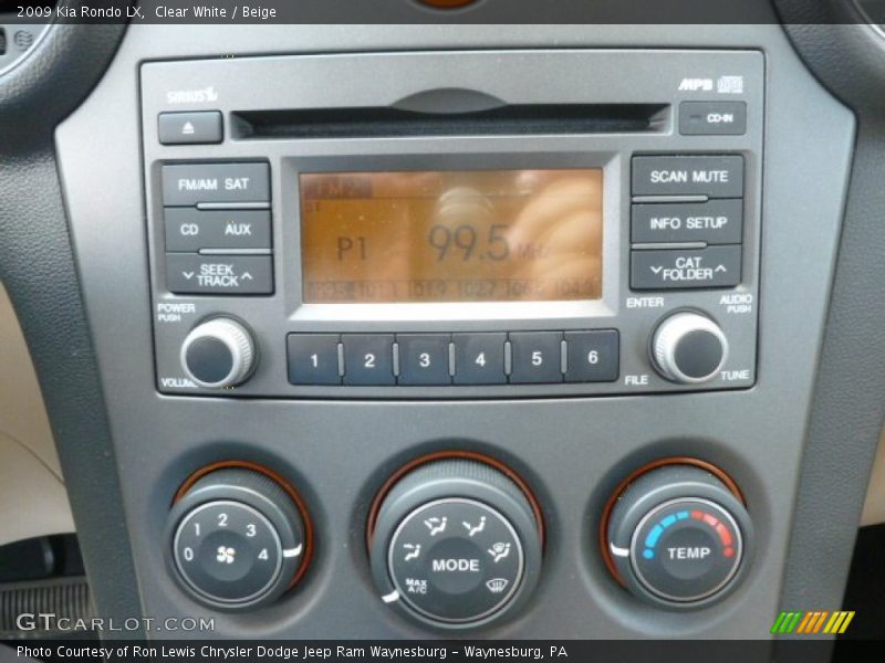 Clear White / Beige 2009 Kia Rondo LX