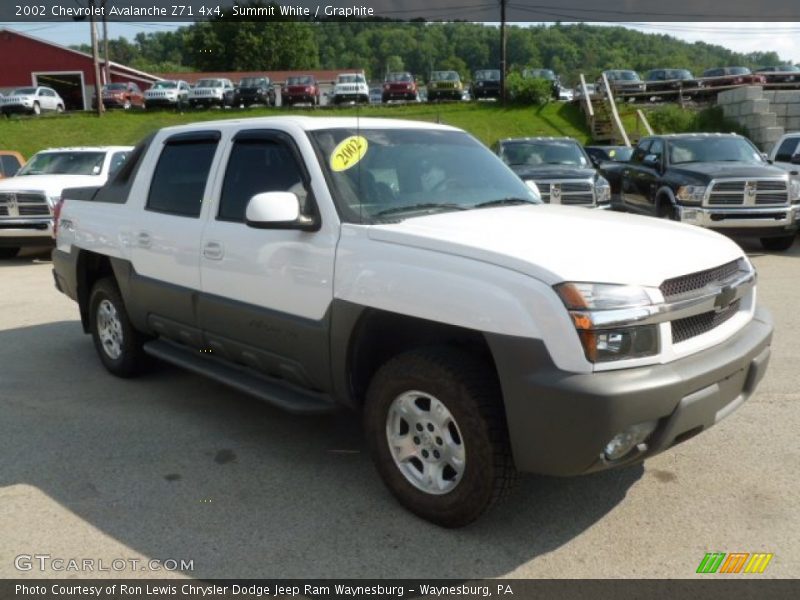Front 3/4 View of 2002 Avalanche Z71 4x4