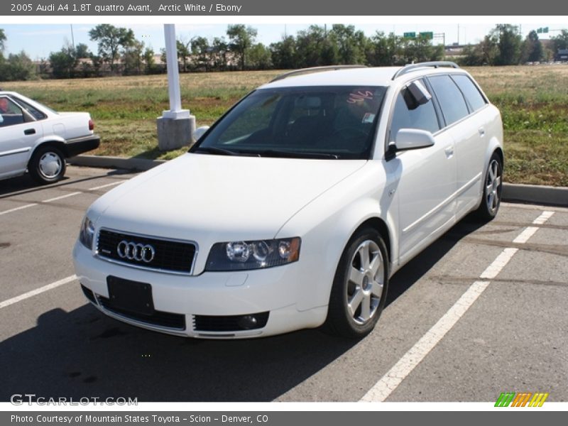 Front 3/4 View of 2005 A4 1.8T quattro Avant