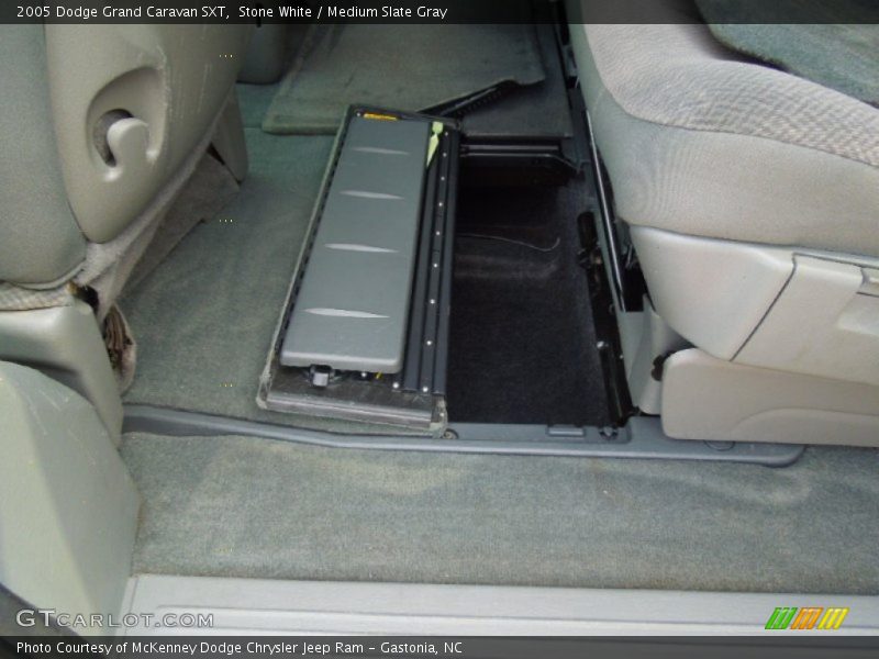 Stone White / Medium Slate Gray 2005 Dodge Grand Caravan SXT