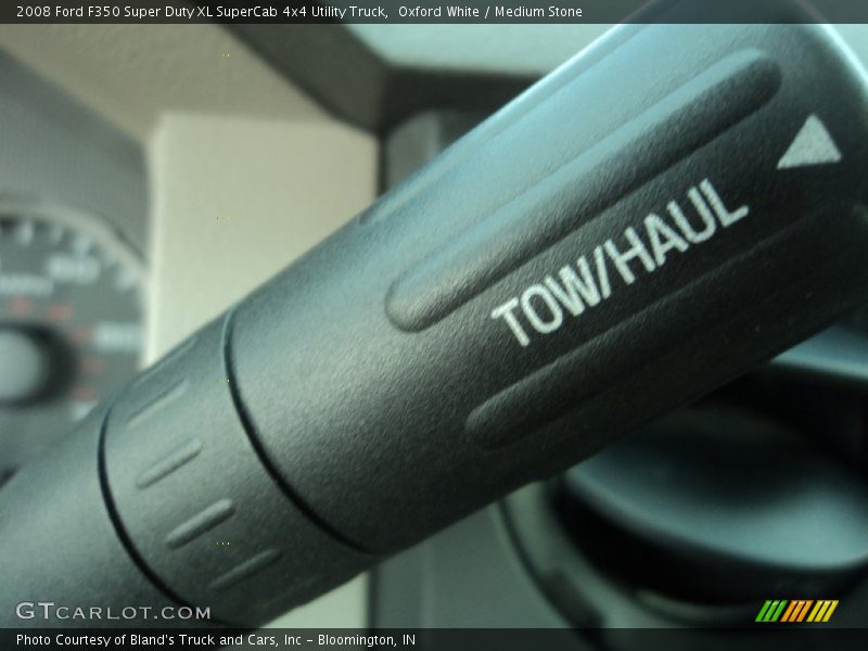 Oxford White / Medium Stone 2008 Ford F350 Super Duty XL SuperCab 4x4 Utility Truck