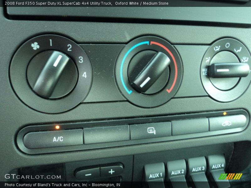 Oxford White / Medium Stone 2008 Ford F350 Super Duty XL SuperCab 4x4 Utility Truck
