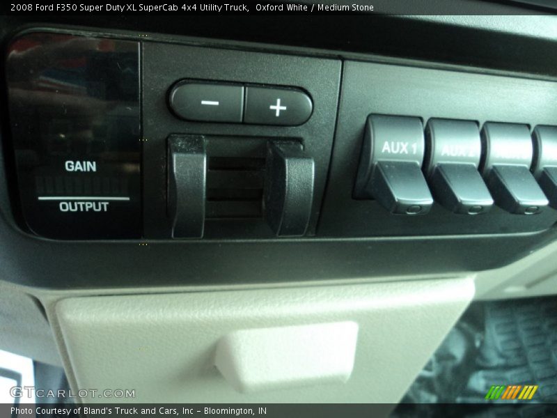Oxford White / Medium Stone 2008 Ford F350 Super Duty XL SuperCab 4x4 Utility Truck