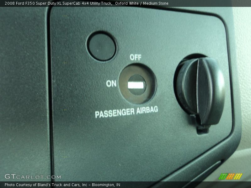 Oxford White / Medium Stone 2008 Ford F350 Super Duty XL SuperCab 4x4 Utility Truck