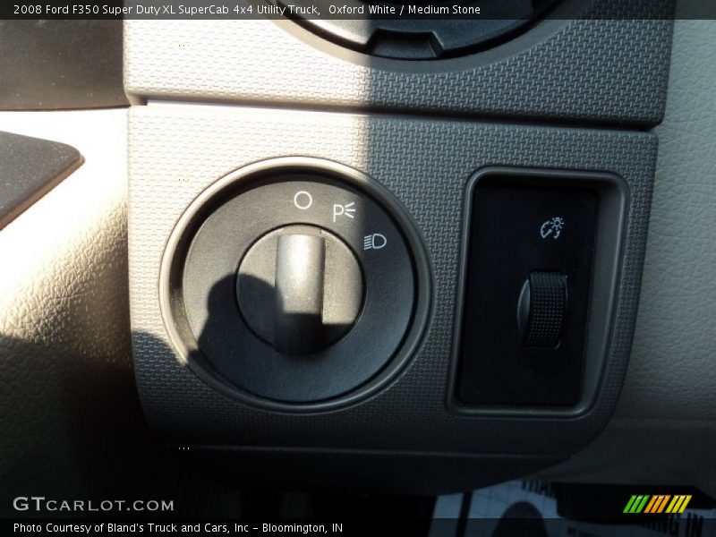 Oxford White / Medium Stone 2008 Ford F350 Super Duty XL SuperCab 4x4 Utility Truck