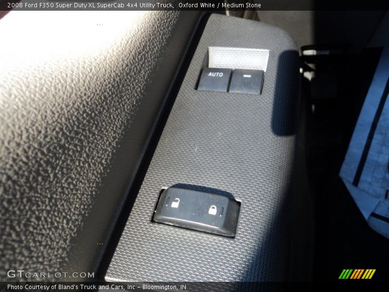 Oxford White / Medium Stone 2008 Ford F350 Super Duty XL SuperCab 4x4 Utility Truck