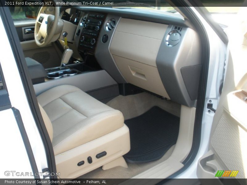 White Platinum Tri-Coat / Camel 2011 Ford Expedition XLT