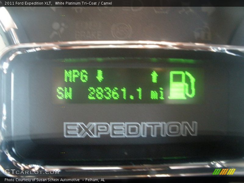 White Platinum Tri-Coat / Camel 2011 Ford Expedition XLT