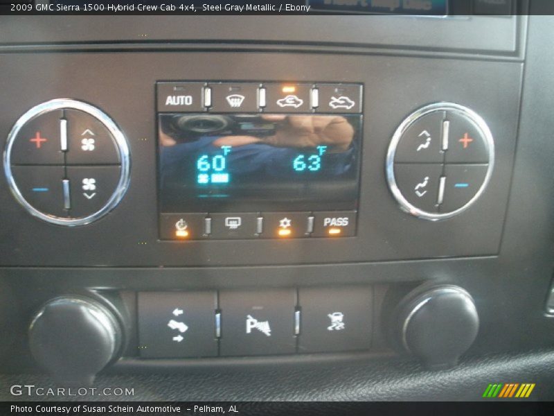 Controls of 2009 Sierra 1500 Hybrid Crew Cab 4x4