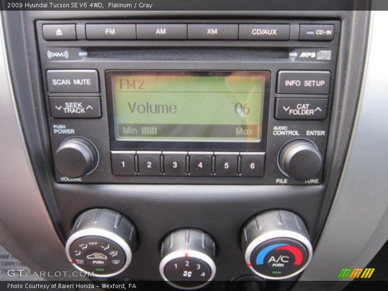 Platinum / Gray 2009 Hyundai Tucson SE V6 4WD