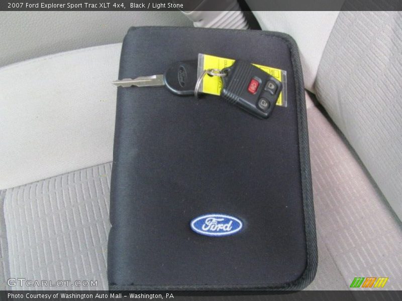 Black / Light Stone 2007 Ford Explorer Sport Trac XLT 4x4