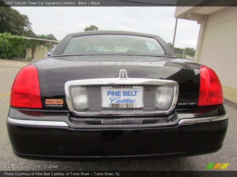 Black / Black 2007 Lincoln Town Car Signature Limited