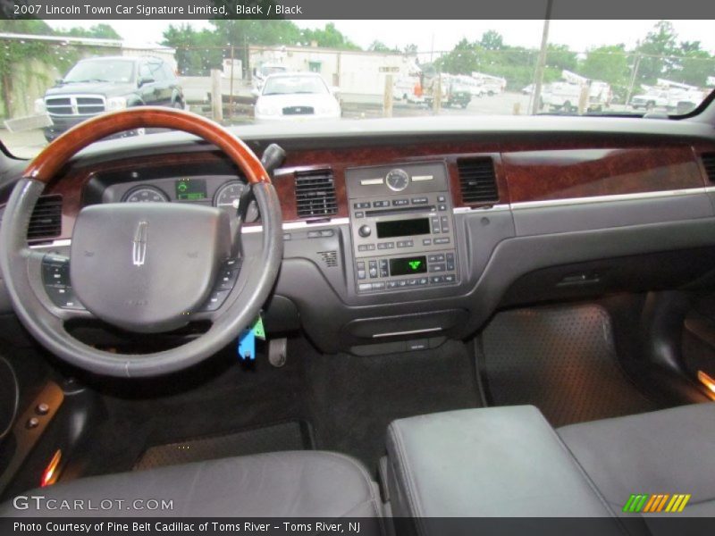 Black / Black 2007 Lincoln Town Car Signature Limited