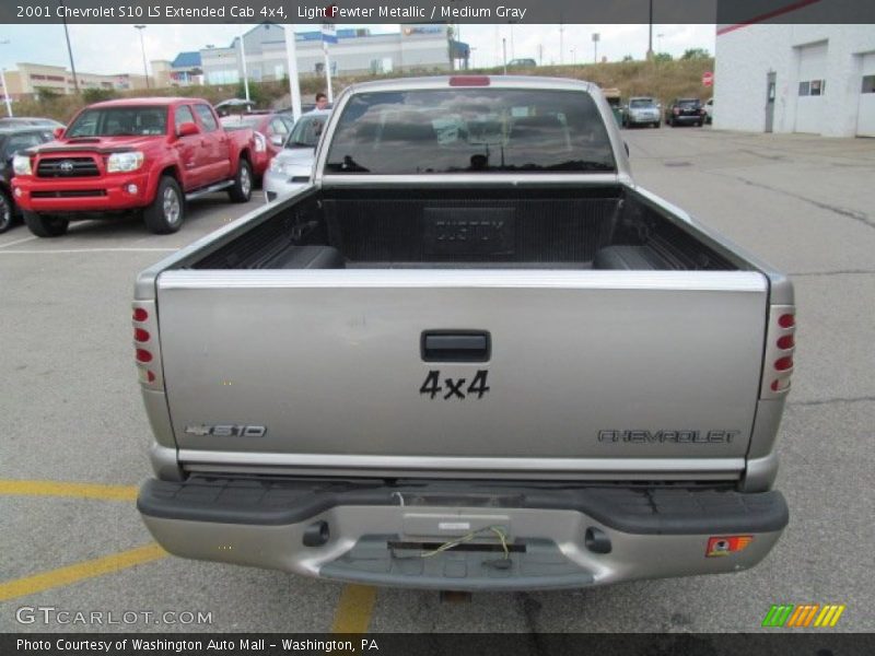 Light Pewter Metallic / Medium Gray 2001 Chevrolet S10 LS Extended Cab 4x4
