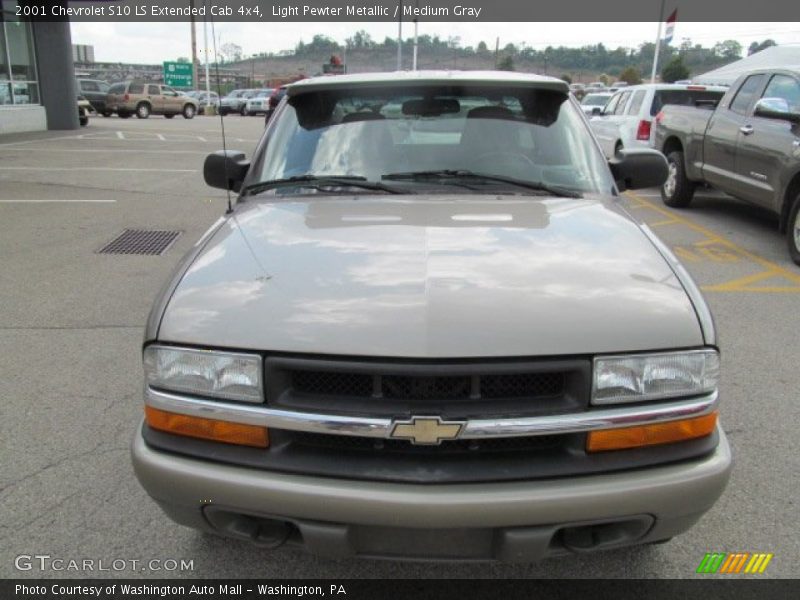 Light Pewter Metallic / Medium Gray 2001 Chevrolet S10 LS Extended Cab 4x4