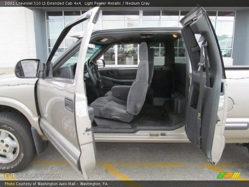 Light Pewter Metallic / Medium Gray 2001 Chevrolet S10 LS Extended Cab 4x4