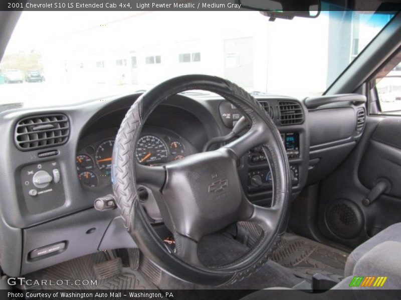 Light Pewter Metallic / Medium Gray 2001 Chevrolet S10 LS Extended Cab 4x4