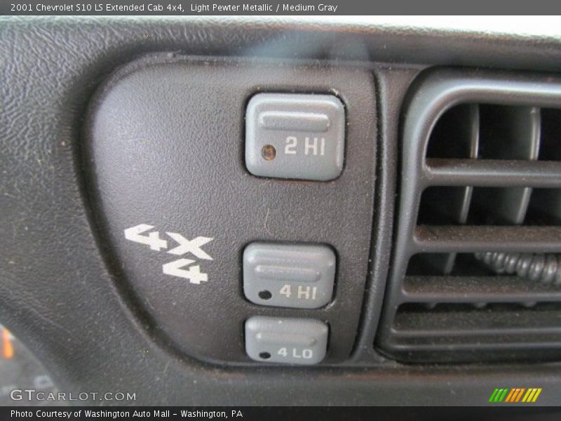 Light Pewter Metallic / Medium Gray 2001 Chevrolet S10 LS Extended Cab 4x4