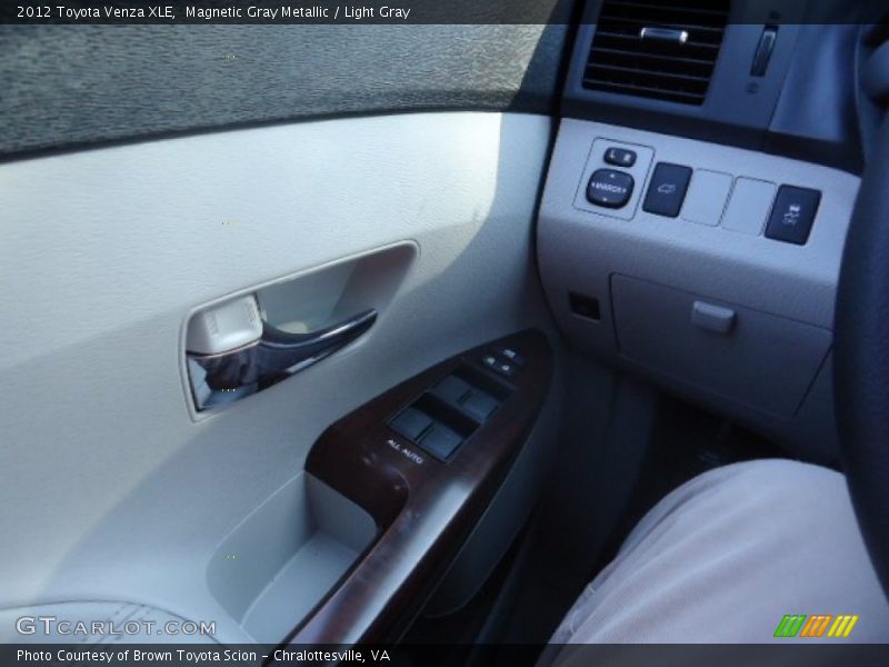 Magnetic Gray Metallic / Light Gray 2012 Toyota Venza XLE