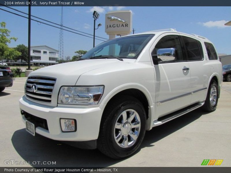 Front 3/4 View of 2004 QX 56