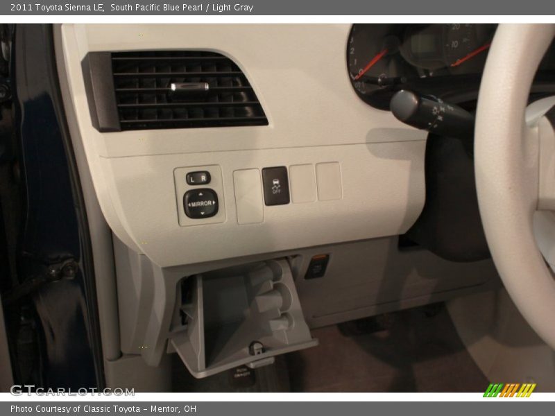 South Pacific Blue Pearl / Light Gray 2011 Toyota Sienna LE