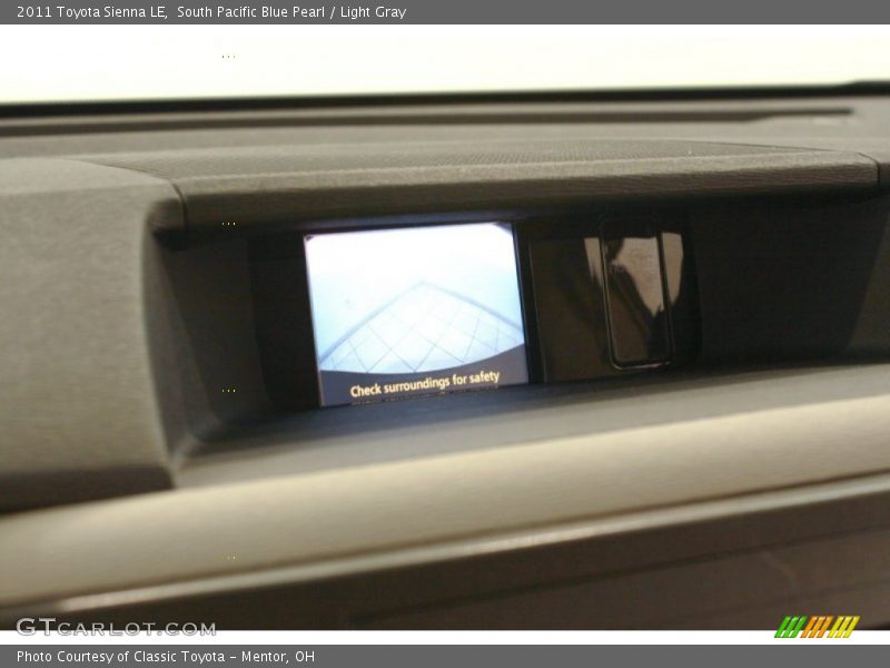 South Pacific Blue Pearl / Light Gray 2011 Toyota Sienna LE