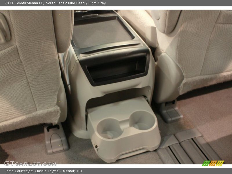 South Pacific Blue Pearl / Light Gray 2011 Toyota Sienna LE