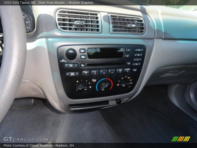Silver Frost Metallic / Medium Graphite 2003 Ford Taurus SES
