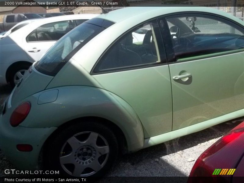 Green / Cream 2000 Volkswagen New Beetle GLX 1.8T Coupe