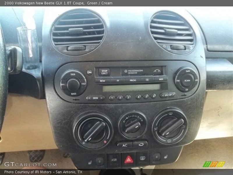 Green / Cream 2000 Volkswagen New Beetle GLX 1.8T Coupe