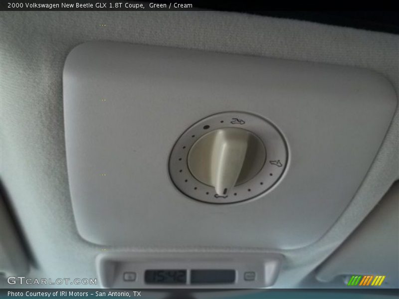 Green / Cream 2000 Volkswagen New Beetle GLX 1.8T Coupe