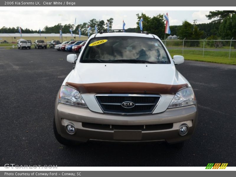 Clear White / Beige 2006 Kia Sorento LX