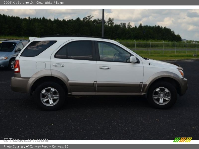Clear White / Beige 2006 Kia Sorento LX