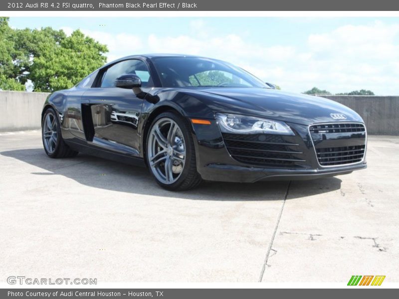 Front 3/4 View of 2012 R8 4.2 FSI quattro