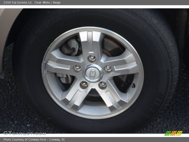 Clear White / Beige 2006 Kia Sorento LX
