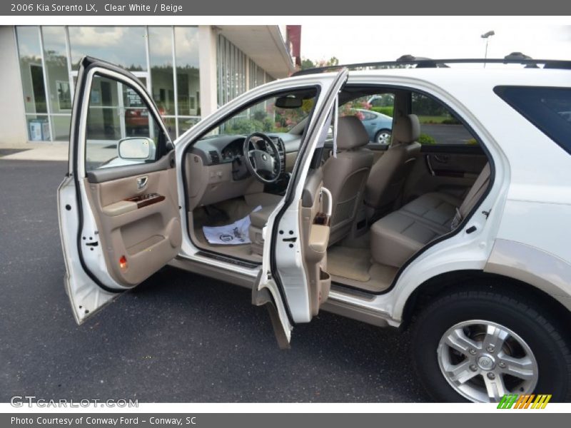 Clear White / Beige 2006 Kia Sorento LX