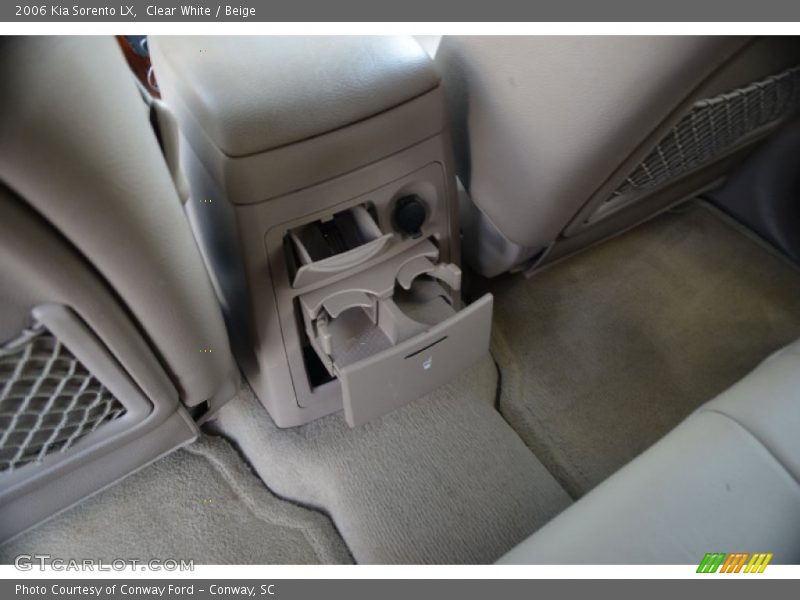 Clear White / Beige 2006 Kia Sorento LX
