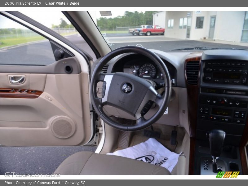 Clear White / Beige 2006 Kia Sorento LX