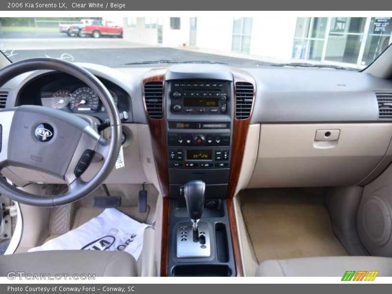 Clear White / Beige 2006 Kia Sorento LX