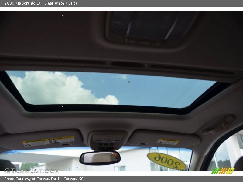 Clear White / Beige 2006 Kia Sorento LX