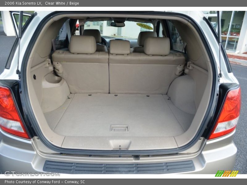 Clear White / Beige 2006 Kia Sorento LX