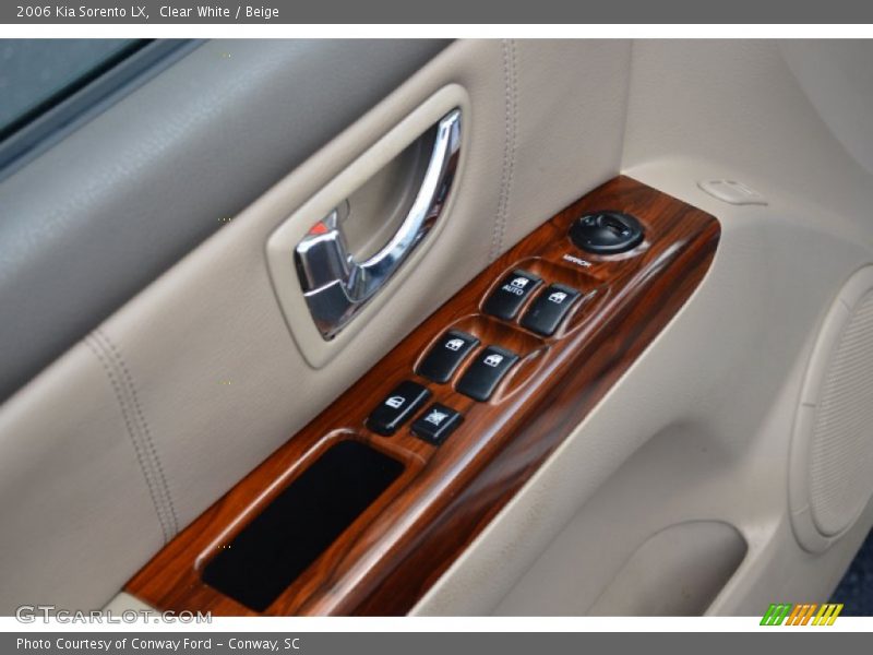 Clear White / Beige 2006 Kia Sorento LX