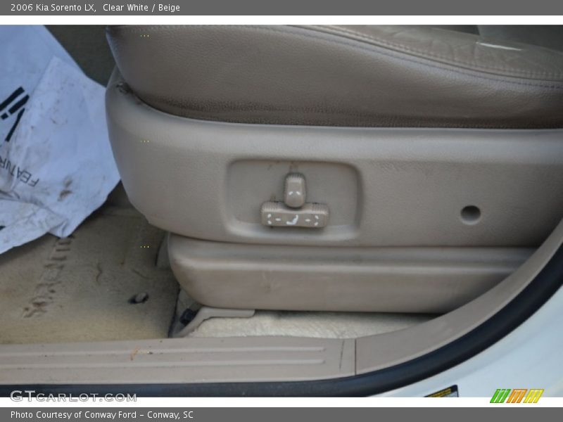 Clear White / Beige 2006 Kia Sorento LX