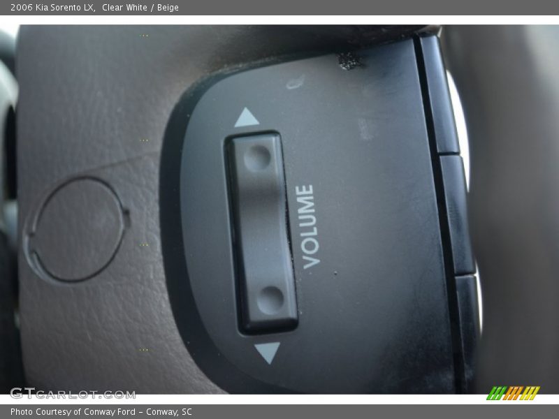 Clear White / Beige 2006 Kia Sorento LX