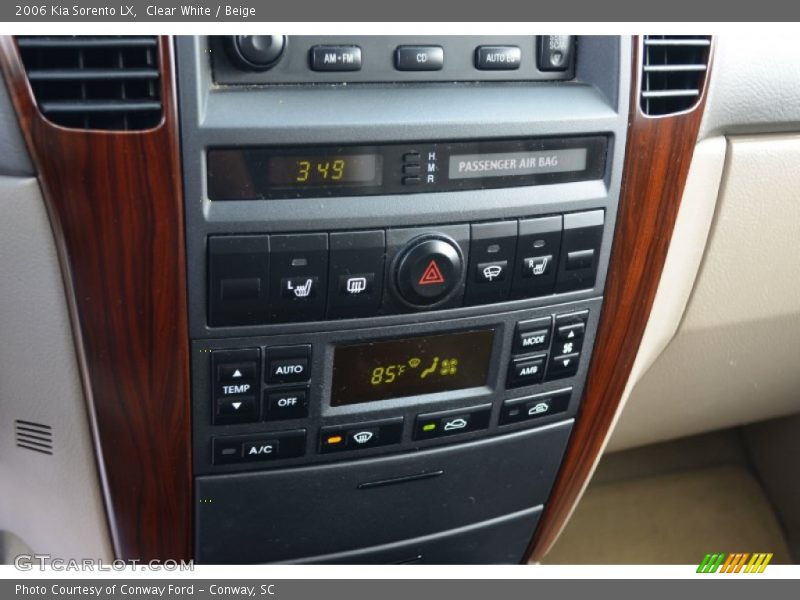 Clear White / Beige 2006 Kia Sorento LX